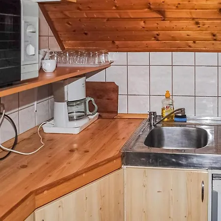 Nice In W/ 2 Bedrooms Apartament Orvenyes